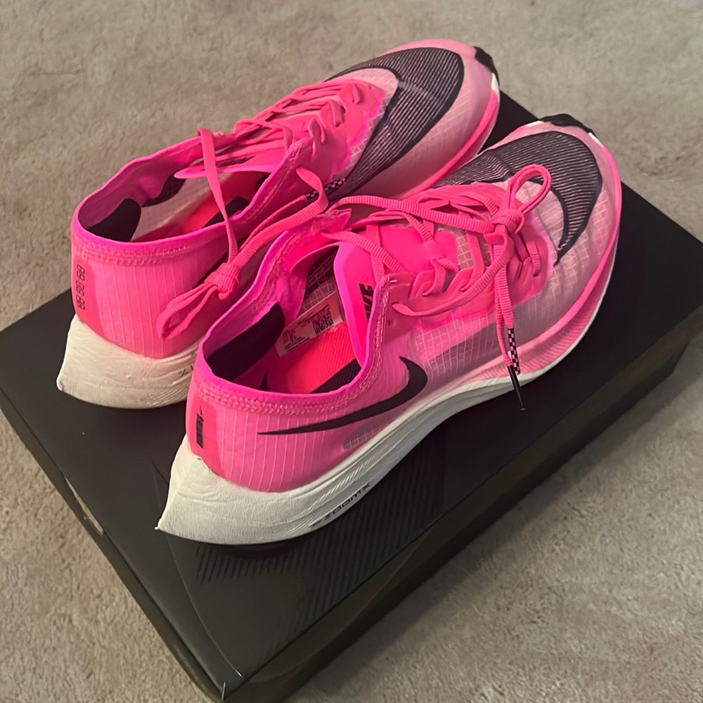 NWT nike zoom Vaporfly next% pink size 9
